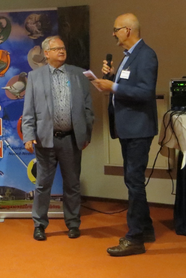 Willem de Wal Mooiste oude doffer met een Oosterse roller Willem de Wal Mooiste oude doffer Oosterse roller